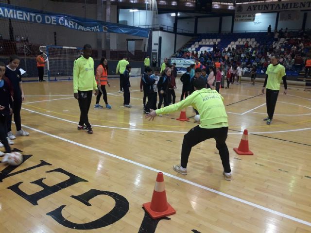 Cerca de 500 escolares han participado en el Programa MacroAde Jugando al Futbol Sala - 1, Foto 1