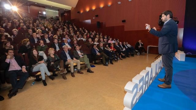 López Miras anuncia transporte gratuito para los alumnos de Bachillerato a partir de la próxima legislatura - 1, Foto 1