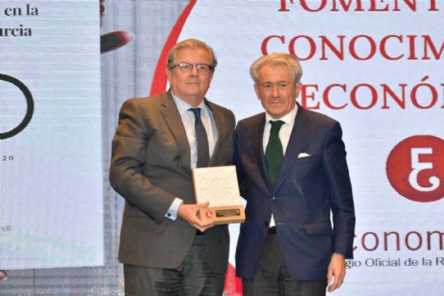 Los economistas de Alicante premian al Colegio profesional de la Región de Murcia por el Fomento del Conocimiento Económico en un acto que reunió a 400 empresarios - 1, Foto 1