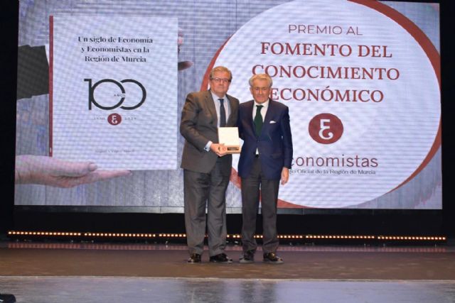 Los economistas de Alicante premian al Colegio profesional de la Región de Murcia por el Fomento del Conocimiento Económico en un acto que reunió a 400 empresarios - 2, Foto 2