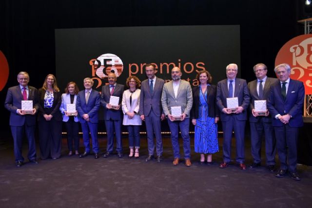 Los economistas de Alicante premian al Colegio profesional de la Región de Murcia por el Fomento del Conocimiento Económico en un acto que reunió a 400 empresarios - 3, Foto 3