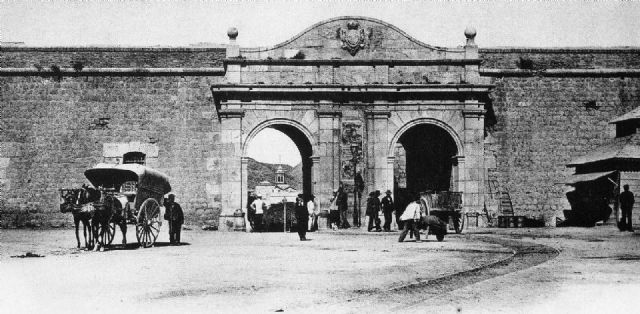 María Dolores Ruiz (MC) propone colocar placas conmemorativas en los lugares donde estuvieron situadas las puertas de la Muralla de Carlos III - 1, Foto 1