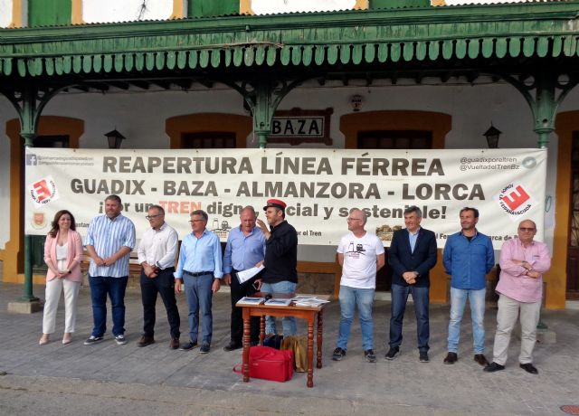 Candidaturas políticas y organizaciones empresariales firman por escrito un compromiso por la vuelta del tren Lorca Almanzora Baza - 1, Foto 1