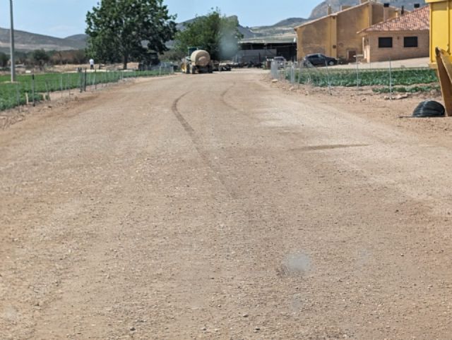 Despilfarro de cubas de agua para regar caminos públicos mientras los cultivos de secano se mueren - 1, Foto 1