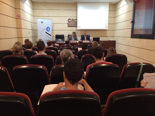 Más de 200 profesionales participan en las reuniones del programa de simplificación administrativa de la Comunidad - 1, Foto 1