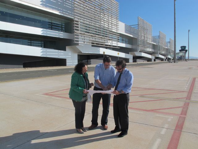 Cinco operadores aeroportuarios internacionales visitan el aeropuerto para optar a la licitación - 1, Foto 1