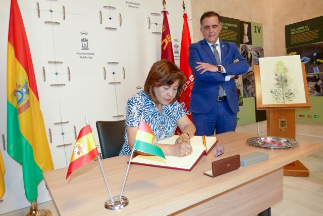 El Alcalde José Antonio Serrano recibe a la embajadora de Bolivia, Nardi Suxo - 1, Foto 1