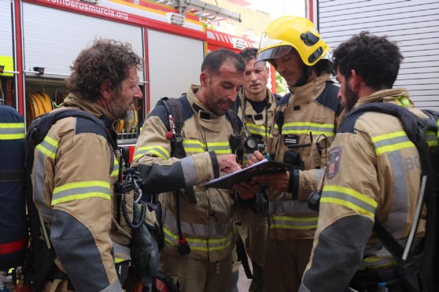 Los Bomberos de Murcia reciben formación operativa sobre incendios en sótanos y apuntalamientos de emergencia en viviendas sociales del municipio - 3, Foto 3