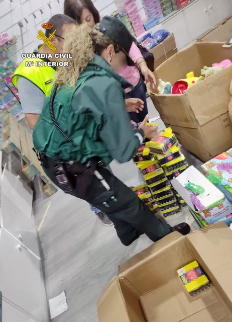 La Guardia Civil se incauta de más de 100.000 productos falsificados - 4, Foto 4