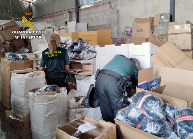 La Guardia Civil se incauta de más de 100.000 productos falsificados - 5, Foto 5