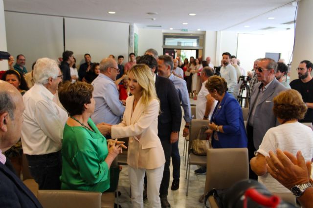 Lorca se vuelca con Cayetana Álvarez de Toledo en un multitudinario acto de defensa de la Constitución y en contra de la amnistía - 1, Foto 1