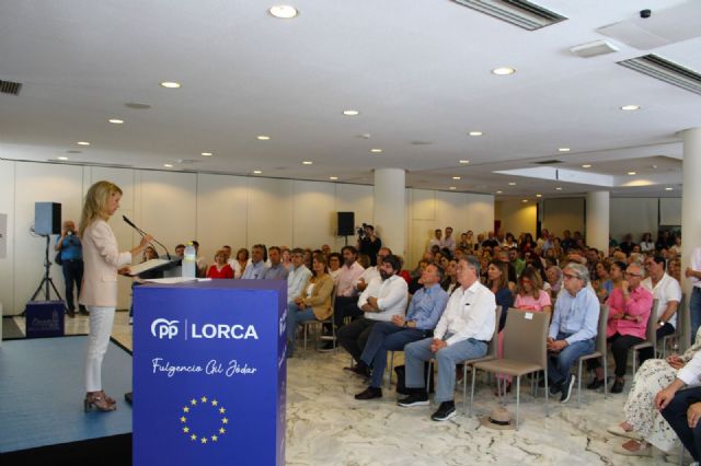 Lorca se vuelca con Cayetana Álvarez de Toledo en un multitudinario acto de defensa de la Constitución y en contra de la amnistía - 5, Foto 5