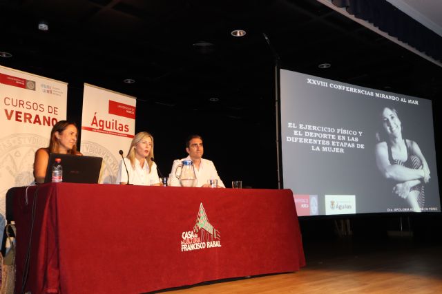 Ayer daba comienzo una nueva edición del ciclo de conferencias Mirando al Mar - 1, Foto 1