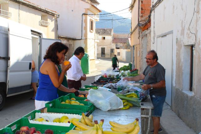 Los mercados de pedanías se convierten en un atractivo turístico más del verano al que acuden cada vez más visitantes - 1, Foto 1