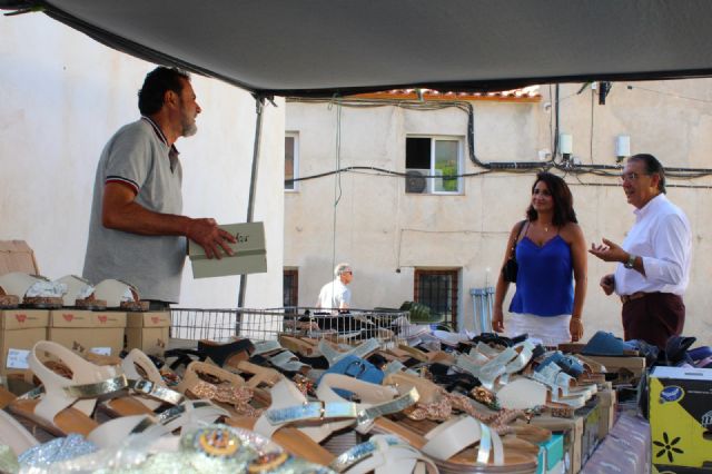 Los mercados de pedanías se convierten en un atractivo turístico más del verano al que acuden cada vez más visitantes - 3, Foto 3