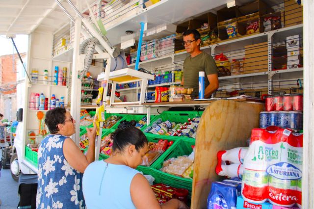 Los mercados de pedanías se convierten en un atractivo turístico más del verano al que acuden cada vez más visitantes - 4, Foto 4