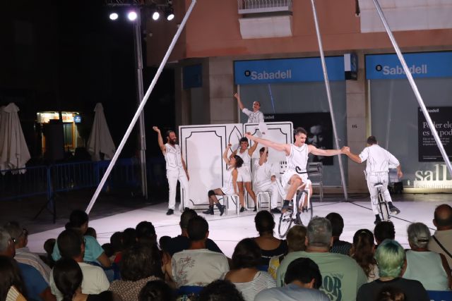 Fuego, danza, malabares, acrobacias y risas en la segunda noche del festival “Sal de Calle” - 4, Foto 4