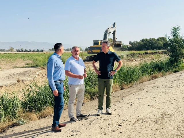 El Ayuntamiento de Lorca concluye la limpieza del canal de la Rambla de Biznaga, con la retirada de cerca de 400 toneladas de restos de vegetación, maleza y sedimentos El Ayuntamiento de Lorca concluye la limpieza del canal de la Rambla de Biznaga, con la retirada de cerca de 400 toneladas de restos de vegetación, maleza y sedimentos