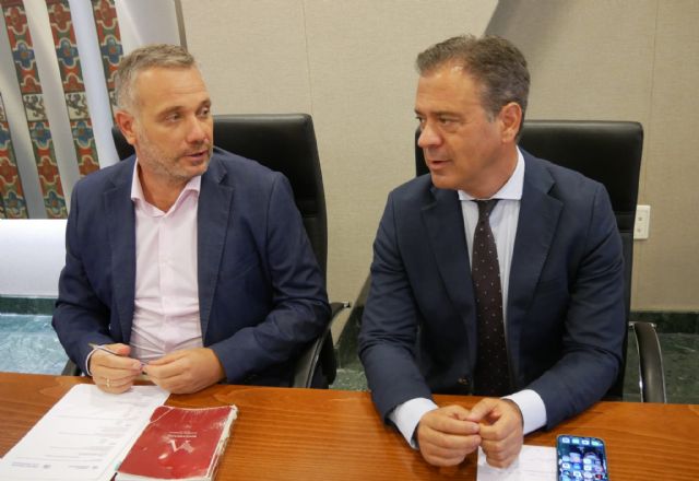 Segado: 'Lucas impone su dictadura del miedo para obligar a los alcaldes socialistas a no asistir a las movilizaciones por Ceuta' Segado: 'Lucas impone su dictadura del miedo para obligar a los alcaldes socialistas a no asistir a las movilizaciones por Ceuta'