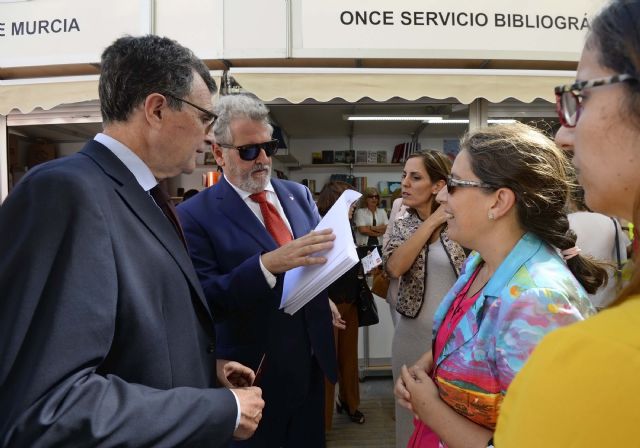 La Feria del Libro abre con más de 40 casetas y una treintena de actividades que aúnan la música y las letras - 3, Foto 3