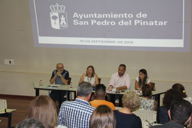 La alcaldesa expone a comerciantes locales medidas para de apoyo y dinamización del sector - 1, Foto 1