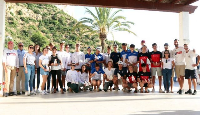 Foto de familia de los premiados en el Trofeo RCN de Calpe - Vela Ligera / Copa Autonómica | ©Pep Portas, Foto 1