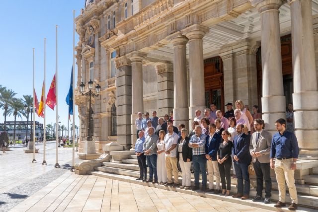 El Ayuntamiento de Cartagena guarda un minuto de silencio por la tragedia de Murcia - 1, Foto 1