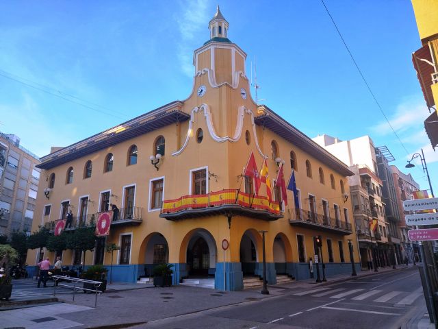 Comienza la instalación de banderas de España en Alcantarilla para celebrar el Día de la Fiesta Nacional - 1, Foto 1