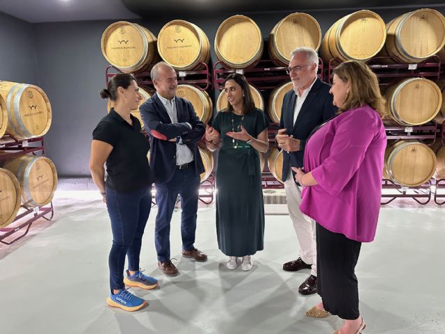 Presentación de los nuevos vinos ‘Tres Monastrells’ y ‘Entre Naranjos & Limoneros’ en la Bodega Madrid Romero de Torre Pacheco - 2, Foto 2