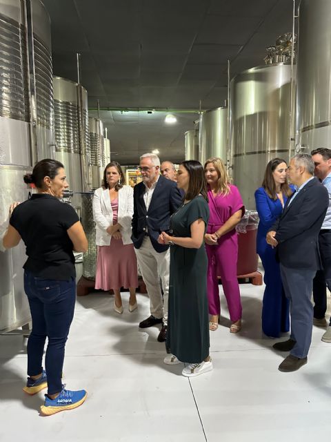 Presentación de los nuevos vinos ‘Tres Monastrells’ y ‘Entre Naranjos & Limoneros’ en la Bodega Madrid Romero de Torre Pacheco - 5, Foto 5