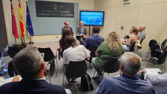 El consejero de Educación se reúne con las federaciones de asociaciones de madres y padres de alumnos - 2, Foto 2