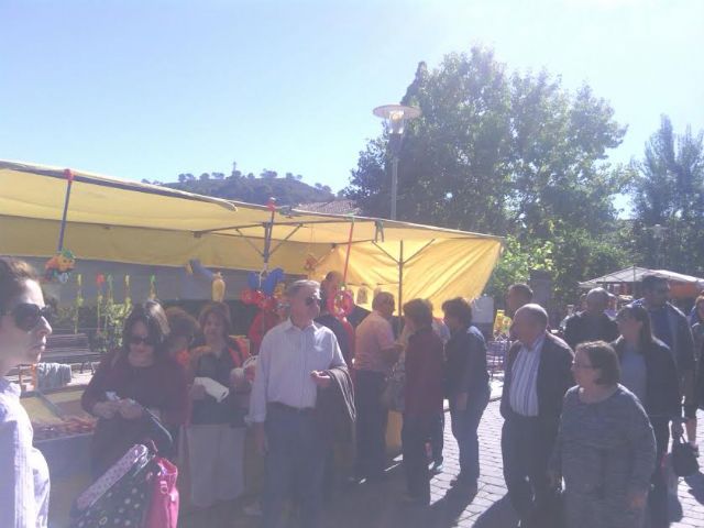 Este domingo se celebró el tradicional Mercadillo Artesano de La Santa con la asistencia de numeroso público gracias al buen tiempo, Foto 4