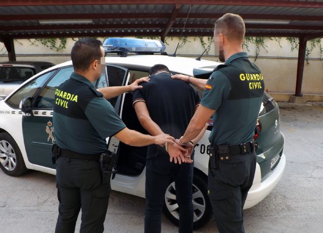 La Guardia Civil destapa una trama delictiva dedicada a cometer estafas inmobiliarias en viviendas del Mar Menor - 2, Foto 2