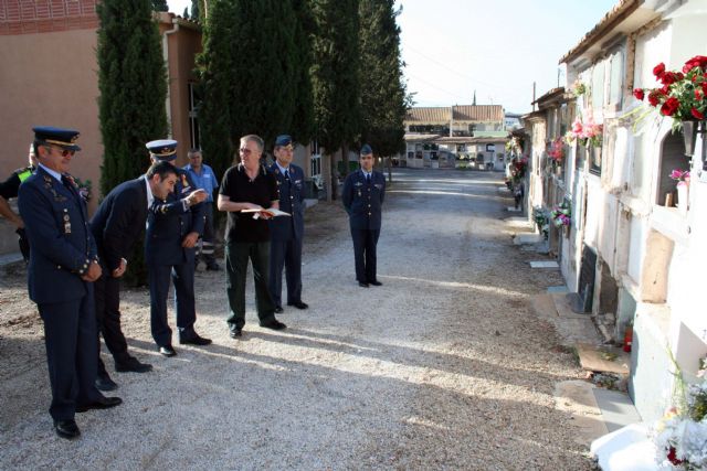 Flores a los soldados que se encuentran en nichos de la Base Aérea de Alcantarilla en nuestro Cementerio - 2, Foto 2