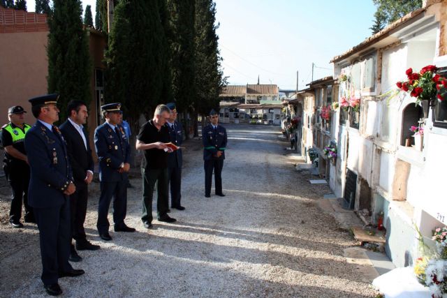 Flores a los soldados que se encuentran en nichos de la Base Aérea de Alcantarilla en nuestro Cementerio - 3, Foto 3