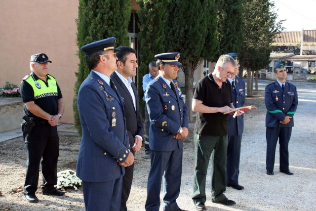 Flores a los soldados que se encuentran en nichos de la Base Aérea de Alcantarilla en nuestro Cementerio - 4, Foto 4