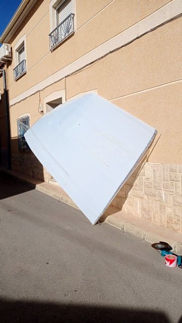 Las fuertes rachas de viento dejan hasta el momento un total de 36 incidencias en Lorca - 2, Foto 2