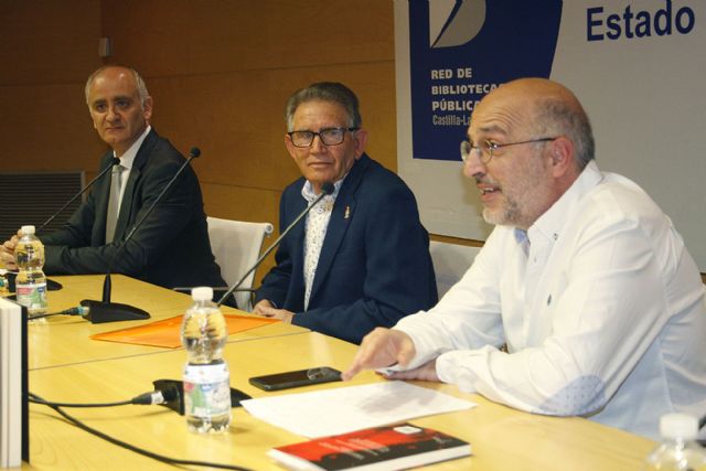 El poeta membrillato, Vicente Ballesteros, presentará su poemario La poesía de los libros en su pueblo natal - 1, Foto 1