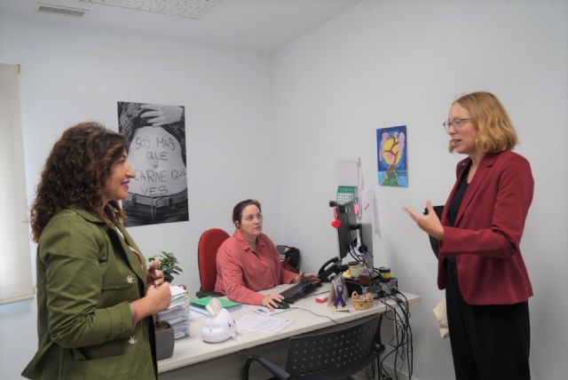 El Consulado Británico de Alicante visita el Centro de Atención Integral a Víctimas de Violencia Sexual de la Región - 1, Foto 1