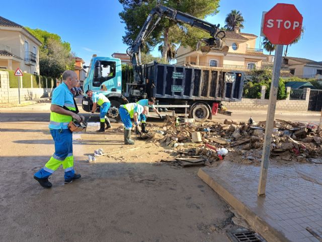 La corriente de solidaridad del Ayuntamiento de Murcia desembarca en Valencia para ayudar a los municipios afectados por la DANA - 1, Foto 1