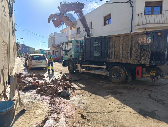 La corriente de solidaridad del Ayuntamiento de Murcia desembarca en Valencia para ayudar a los municipios afectados por la DANA - 2, Foto 2