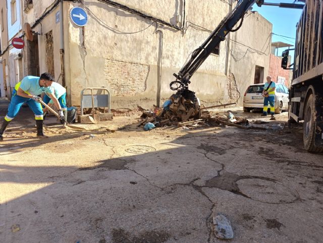 La corriente de solidaridad del Ayuntamiento de Murcia desembarca en Valencia para ayudar a los municipios afectados por la DANA - 3, Foto 3