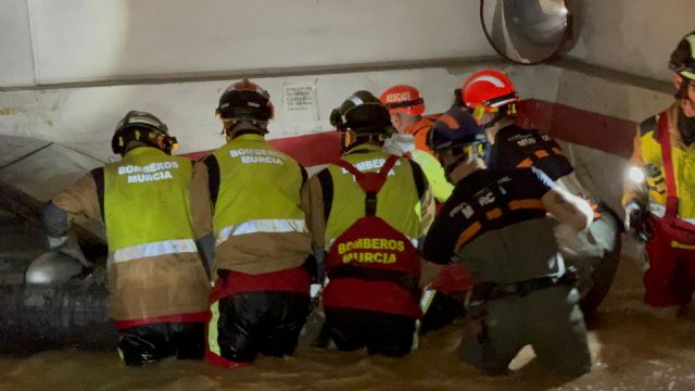 La corriente de solidaridad del Ayuntamiento de Murcia desembarca en Valencia para ayudar a los municipios afectados por la DANA - 4, Foto 4