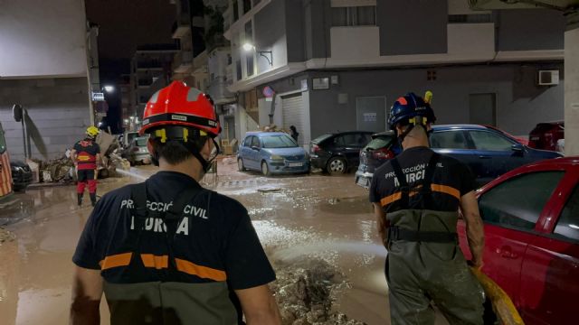 La corriente de solidaridad del Ayuntamiento de Murcia desembarca en Valencia para ayudar a los municipios afectados por la DANA - 5, Foto 5