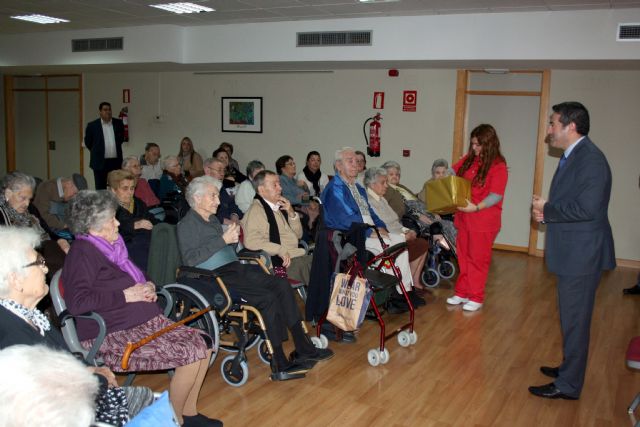 La Residencia Virgen de la Salud, cierra sus conmemoraciones del XVI aniversario, con el alcalde de Alcantarilla, en Déjame conocerte - 1, Foto 1