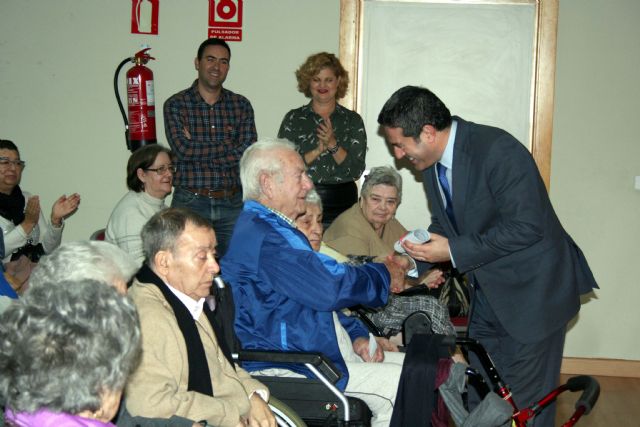 La Residencia Virgen de la Salud, cierra sus conmemoraciones del XVI aniversario, con el alcalde de Alcantarilla, en Déjame conocerte - 5, Foto 5