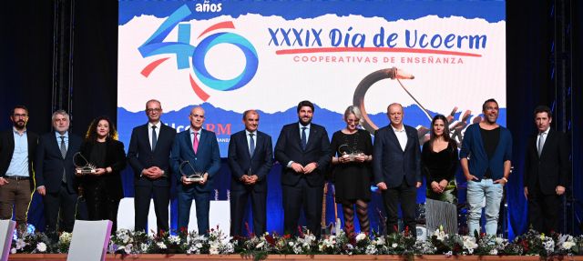 Fernando recibe la insignia de oro y brillantes de Ucoerm - 1, Foto 1