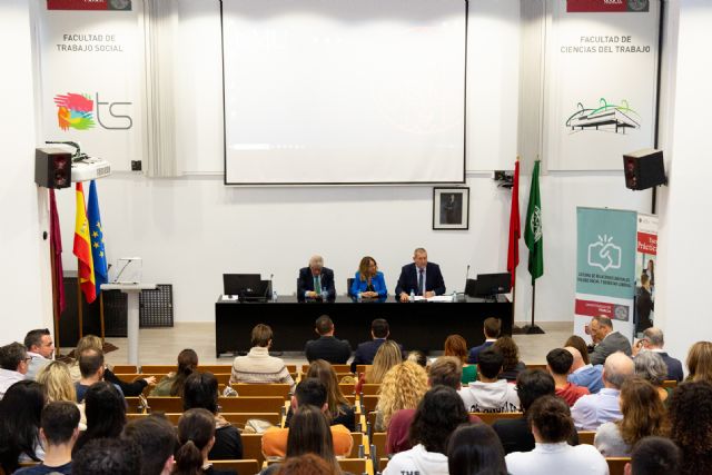 La Comunidad destaca su colaboración con la Universidad de Murcia en la formación del derecho al trabajo - 2, Foto 2