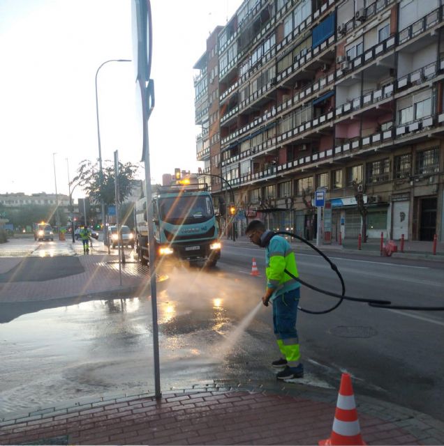 Plan de choque para mantener limpias las aceras de Ciudad de Almería y la carretera de El Palmar - 1, Foto 1