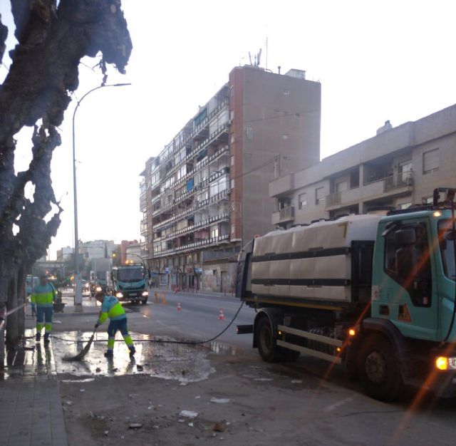 Plan de choque para mantener limpias las aceras de Ciudad de Almería y la carretera de El Palmar - 2, Foto 2